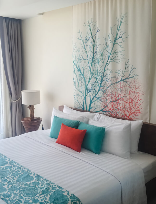 Club Jacuzzi Pool Suites